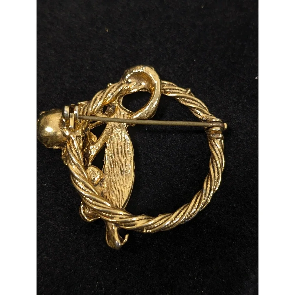 Vintage Gold Tone Wreath Feather Blue Bead Cabochon Round Western‎ Brooch Pin